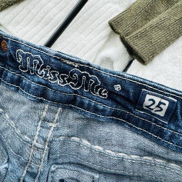 Miss Me Jeweled Cut Off Denim Shorts Women’s Size 25 - Picture 5 of 6